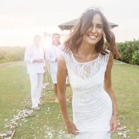 young bride during wedding reception in gardens - garden decoration stockfoto's en -beelden