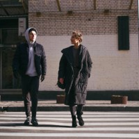 young couple crossing the street - fashion stock pictures, royalty-free photos & images