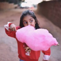 young girl (4-5 years) eating cotton candy - junk food stock pictures, royalty-free photos & images