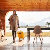 young woman arriving at a holiday home resort for her vacation - travel stock pictures, royalty-free photos & images