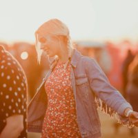 young woman dancing at a music festival - concert stock pictures, royalty-free photos & images