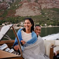 young woman enjoying speedboat ride with boyfriend - travel photos et images de collection