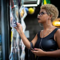 young woman looking for the news at newsstand - fashion stock pictures, royalty-free photos & images