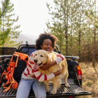 young woman on a road trip with her best friend - travel stock pictures, royalty-free photos & images