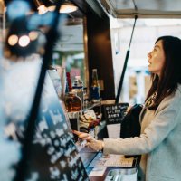 young woman ordering food and drinks from food truck - junk food stock pictures, royalty-free photos & images