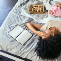 zelfs niet een partij voor een kan helpen - junk food stockfoto's en -beelden