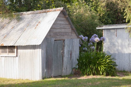 a backyard shed - garden decoration stock-fotos und bilder