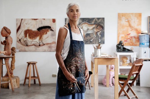 a femail artist in her studio - home decoration fotografías e imágenes de stock