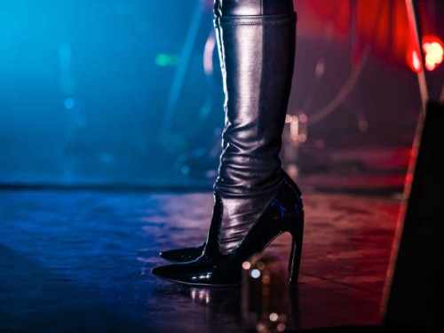 a female violinist elegantly dressed for a concert. electric violin - concert stock pictures, royalty-free photos & images