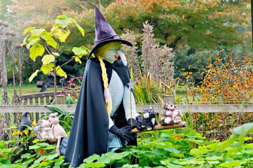 a garden scarecrow dressed as a which protecting crops - garden decoration stockfoto's en -beelden
