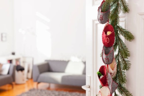 advent calendar hanging on door - home decoration stock pictures, royalty-free photos & images