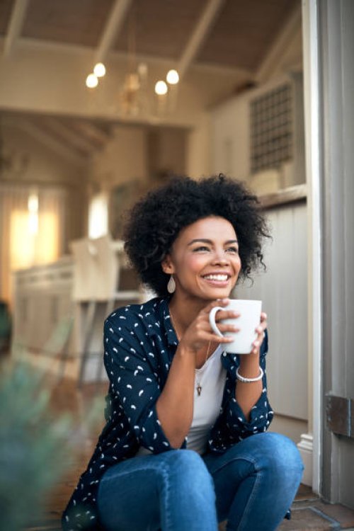alleen ik en koffie - coffee stockfoto's en -beelden