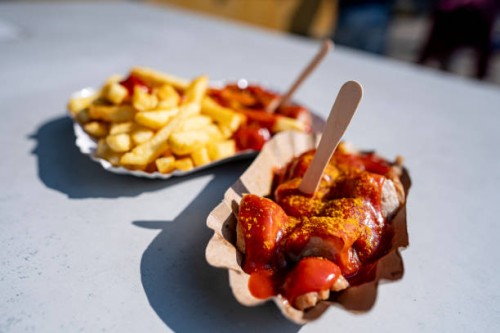 August 2024, Berlin: A bowl of currywurst stands on a table. The 75th anniversary of the invention of the currywurst is on 04.09. Photo: Fabian...
