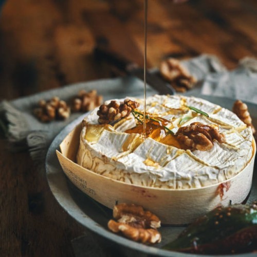 baked camembert cheese served with honey and fresh figs - food stock pictures, royalty-free photos & images