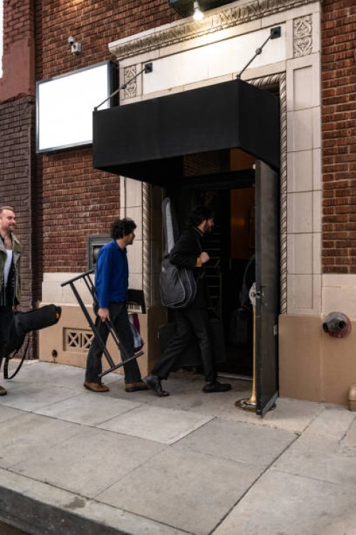 band carrying instruments into venue - concert stock pictures, royalty-free photos & images
