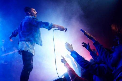 band performing on stage at music concert - concert stock pictures, royalty-free photos & images