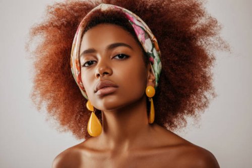 beautiful afro girl with earrings - hairstyle stock pictures, royalty-free photos & images