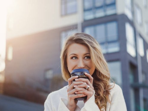 beautiful young woman out in the city drinking take away coffee - junk food stock pictures, royalty-free photos & images