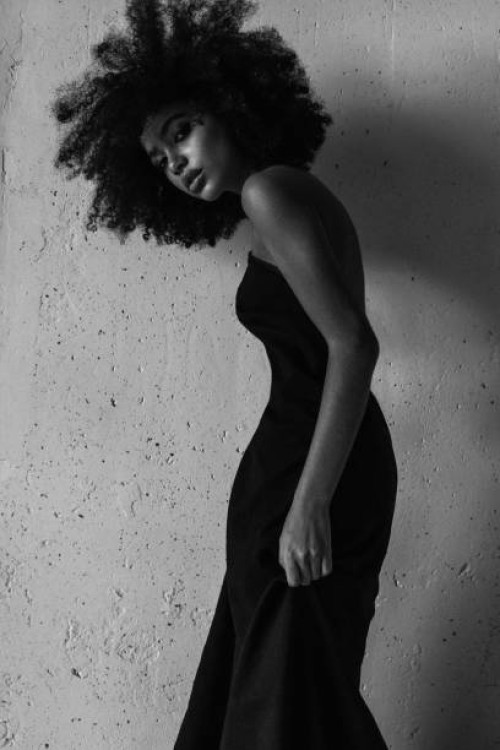 black and white photo of beautiful afro woman with perfect make-up wearing amazing dress - fashion stock pictures, royalty-free photos & images