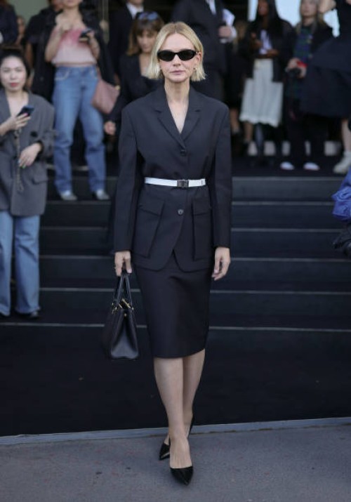 Carey Mulligan arrives at the Prada fashion show during the Milan Womenswear Spring/Summer 2025 on September 19, 2024 in Milan, Italy.