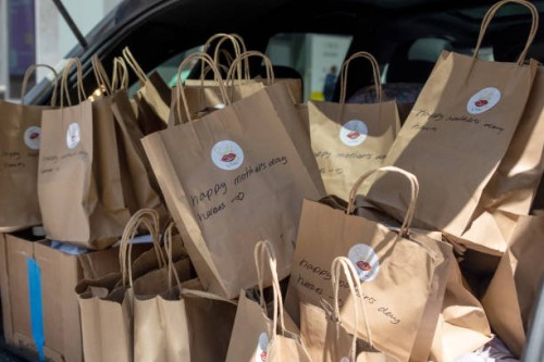 Celebrity Chef Brandon Fay, owner of the fast-casual takeout restaurant ‘Pasta By Hudson’ delivers pasta to healthcare workers in honor of Mother’s...