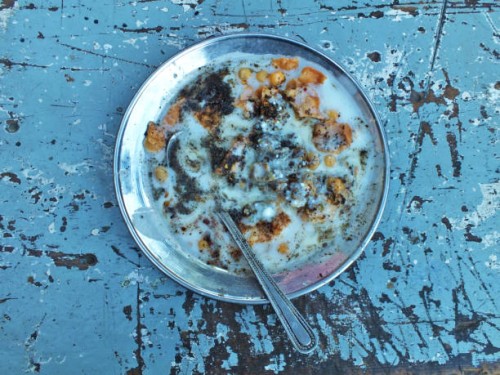chana chaat -a variety of local foods being sold on a street of karachi - junk food stock pictures, royalty-free photos & images
