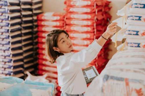 checking quality of rice sack before delivery to customer - food stock pictures, royalty-free photos & images