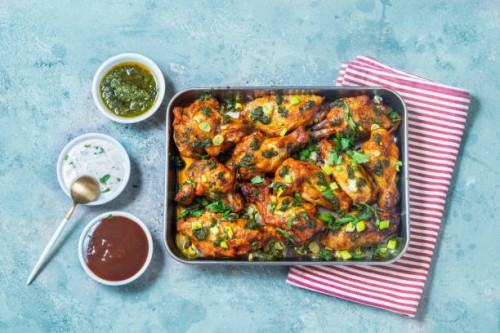 chicken wings in salsa verde - junk food stock pictures, royalty-free photos & images