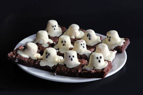 chocolate brownie ghosts - food stockfoto's en -beelden