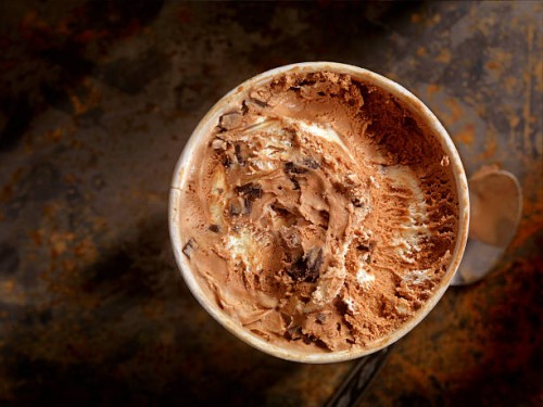 chocolate, vanilla swirl with chocolate chunk ice cream - junk food stock pictures, royalty-free photos & images