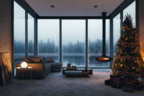 christmas celebration at luxury lake house - home decoration stock pictures, royalty-free photos & images