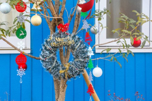 christmas decorations, merry chrismas - garden decoration stock pictures, royalty-free photos & images
