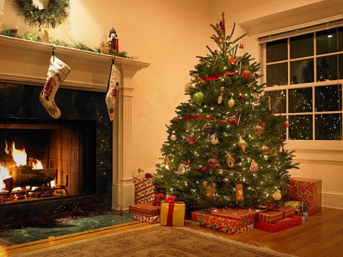 christmas tree in living room - home decoration stock pictures, royalty-free photos & images