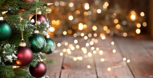 christmas tree, red and green ornaments against a defocused lights background - home decoration stock pictures, royalty-free photos & images