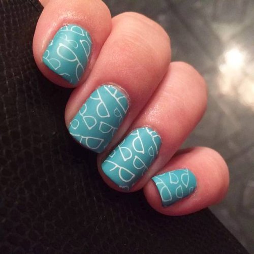 close-up of a women's hand with sunglasses nail art - nails art stock pictures, royalty-free photos & images