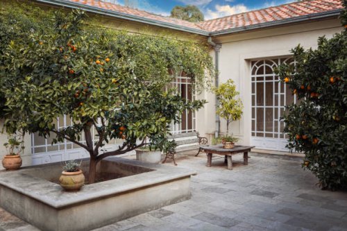 colonial style interior patio - garden decoration stock pictures, royalty-free photos & images