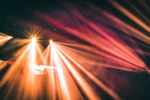 concert lights, music festival lights, stage lights background - concert stock pictures, royalty-free photos & images