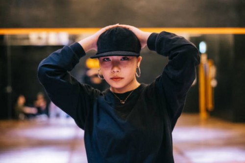 confident female hiphop dancer in dance studio - fashion stock pictures, royalty-free photos & images