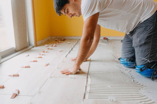 construction worker installing tiles - home decoration stock pictures, royalty-free photos & images