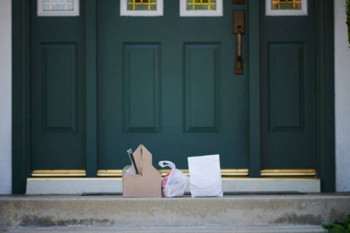 contactless food delivery on doorstep - food stock pictures, royalty-free photos & images