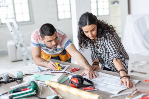 couple decorating new home - home decoration stock pictures, royalty-free photos & images