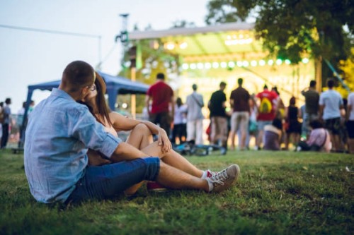 couple on a music festival - concert stock pictures, royalty-free photos & images