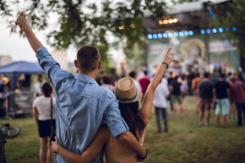 couple toasting on a music festival - concert stock pictures, royalty-free photos & images