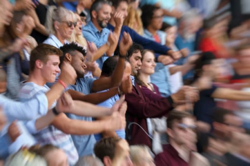 crowds enjoying themselfs - concert stock pictures, royalty-free photos & images