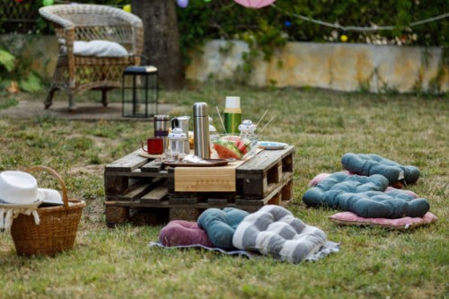cute little leisurely set up for a relaxing summer garden party - garden decoration stock pictures, royalty-free photos & images
