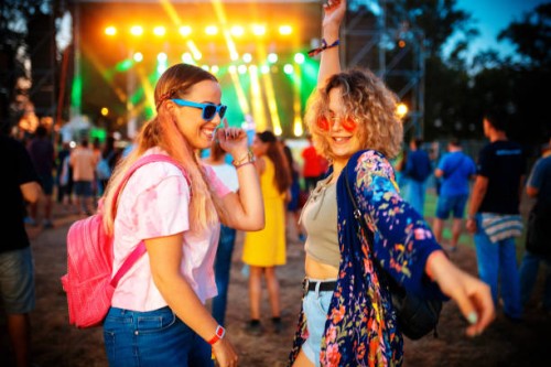 dancing at music festival - concert stock pictures, royalty-free photos & images