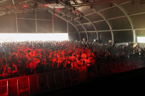 dancing crowd at a music festival - concert stock pictures, royalty-free photos & images
