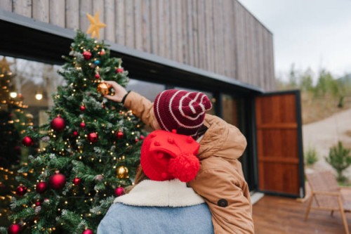 decorating our outdoors christmas tree - garden decoration stock pictures, royalty-free photos & images