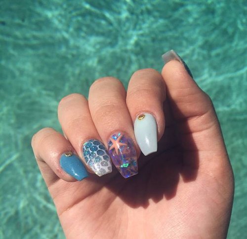 decorative nail art on fingernails - nails art stock pictures, royalty-free photos & images