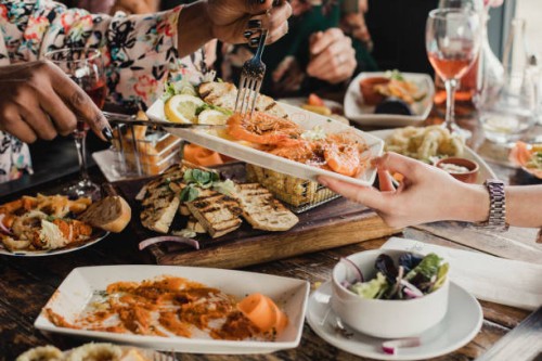 delen is zorgzaam - food stockfoto's en -beelden